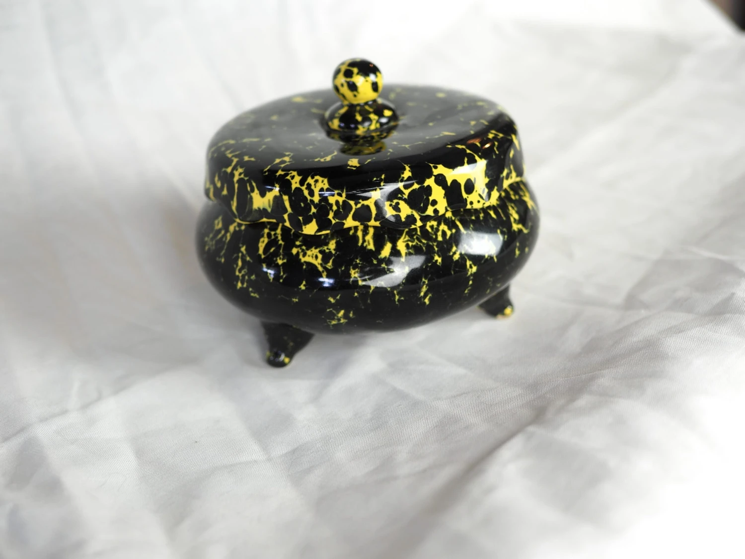 Mid-Century French Pierre Lucas Black And Yellow Tripod Ceramic Box 7 Mid-Century French Pierre Lucas Black And Yellow Tripod Ceramic Box - Image 7