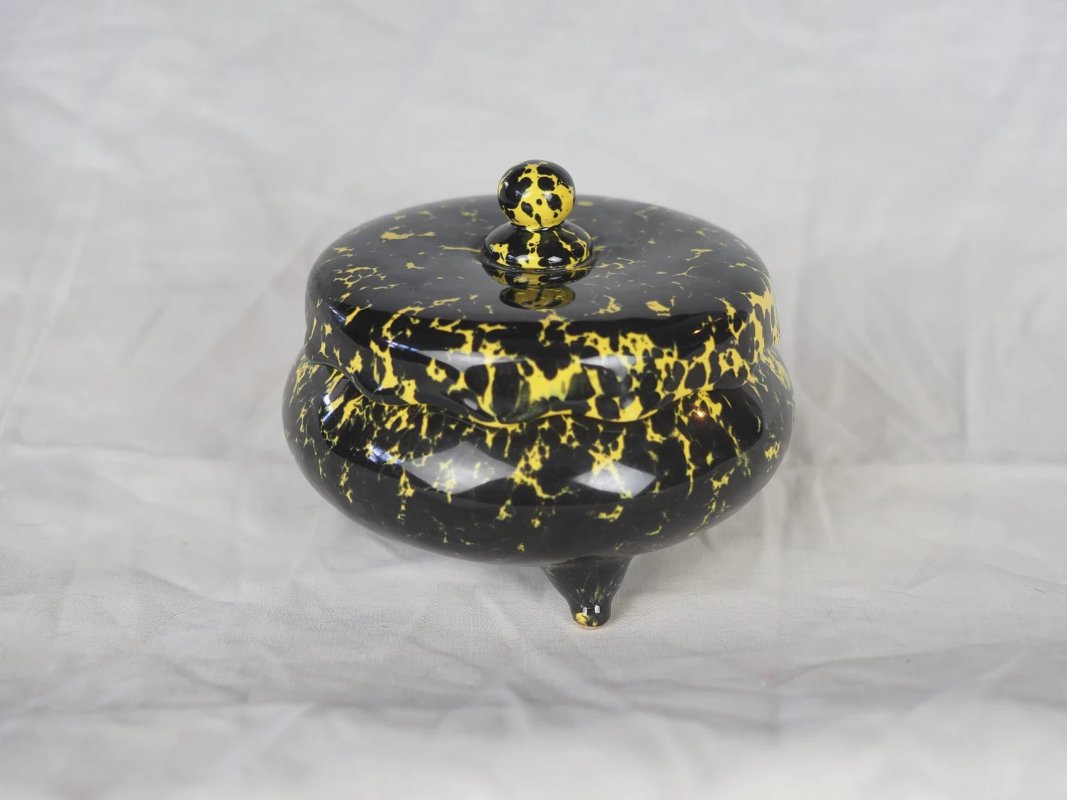 Mid-Century French Pierre Lucas Black And Yellow Tripod Ceramic Box 8 Mid-Century French Pierre Lucas Black And Yellow Tripod Ceramic Box - Image 8