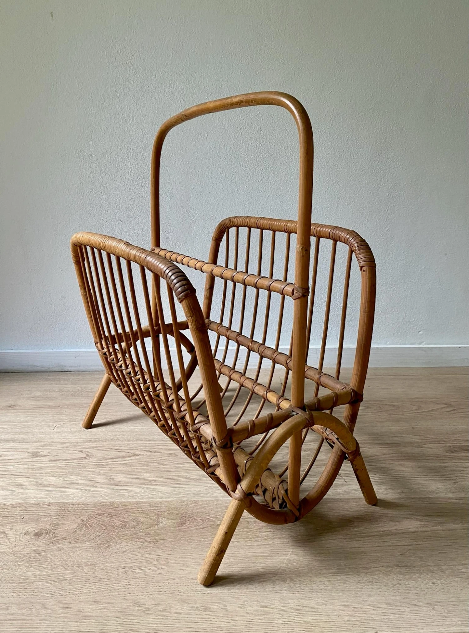 Mid-Century Modern Bamboo And Rattan Magazine Holder, 1960s 4 Mid-Century Modern Bamboo And Rattan Magazine Holder, 1960s - Image 4