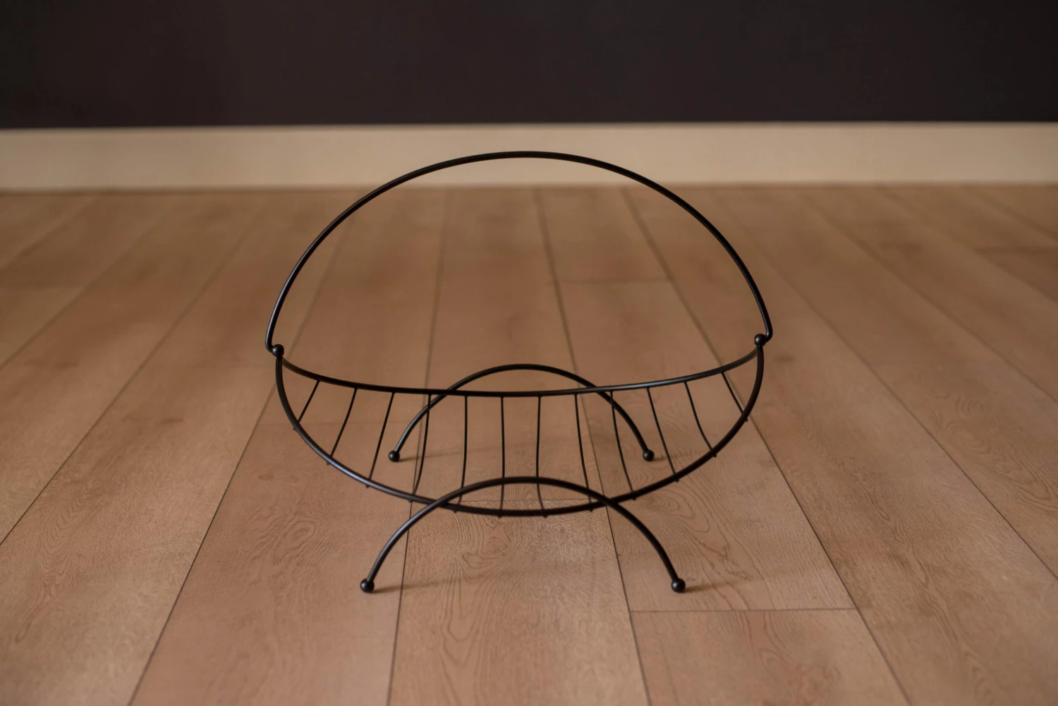 Mid Century Modern Curved Wire Black Magazine Rack Holder 5 Mid Century Modern Curved Wire Black Magazine Rack Holder - Image 5