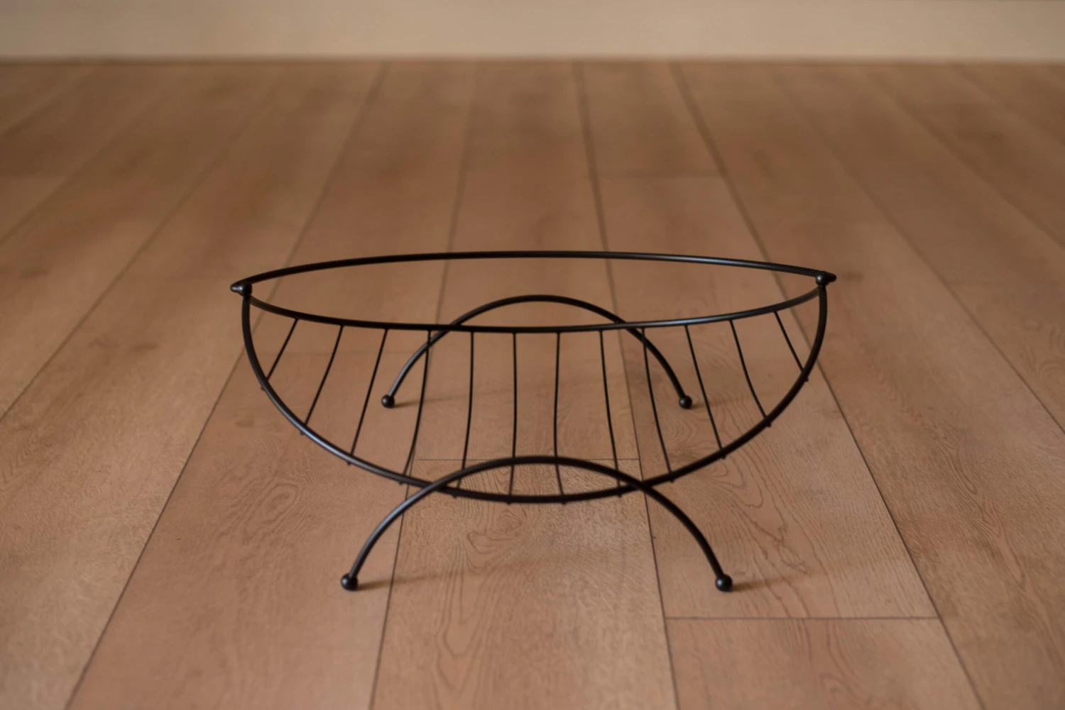 Mid Century Modern Curved Wire Black Magazine Rack Holder 4 Mid Century Modern Curved Wire Black Magazine Rack Holder - Image 4