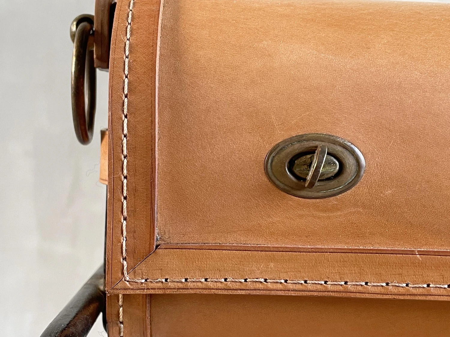 Sewing Box In Lacquered Metal And Leather By Jacques Adnet, France, 1950 3 Sewing Box In Lacquered Metal And Leather By Jacques Adnet, France, 1950 - Image 3