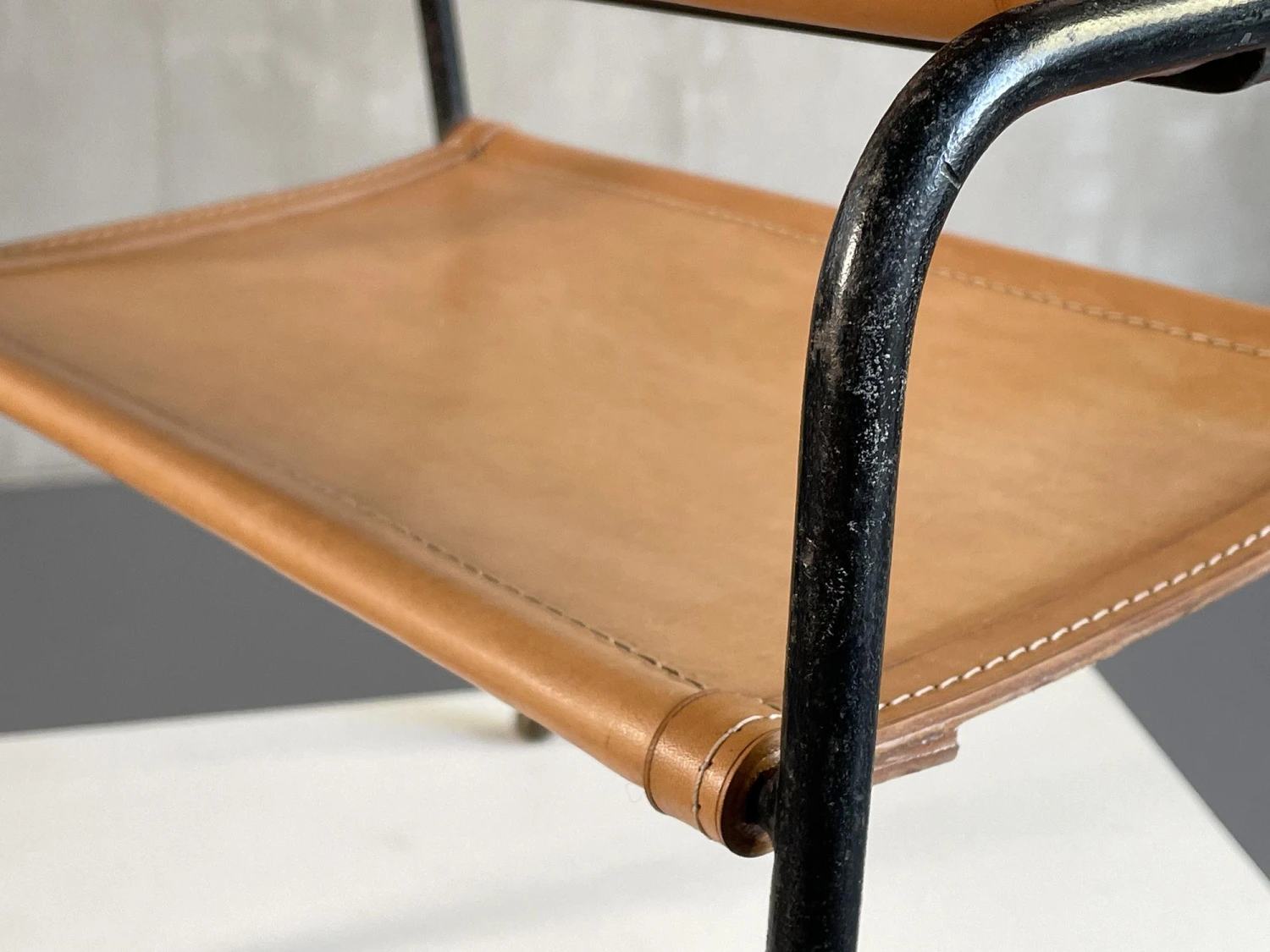 Sewing Box In Lacquered Metal And Leather By Jacques Adnet, France, 1950 8 Sewing Box In Lacquered Metal And Leather By Jacques Adnet, France, 1950 - Image 8