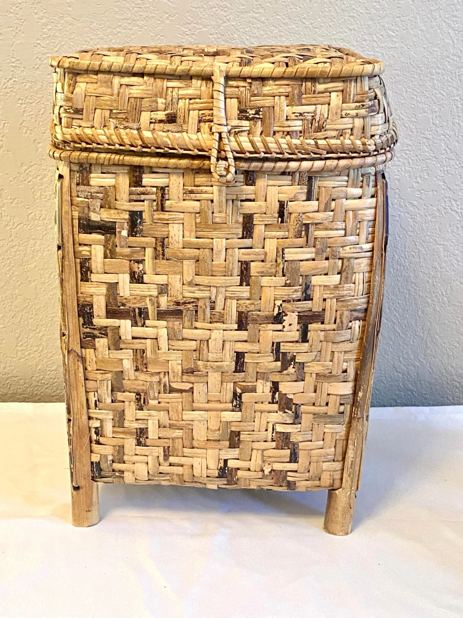 Vintage Bamboo Rattan Footed Large Lidded Basket 2 Vintage Bamboo Rattan Footed Large Lidded Basket - Image 2