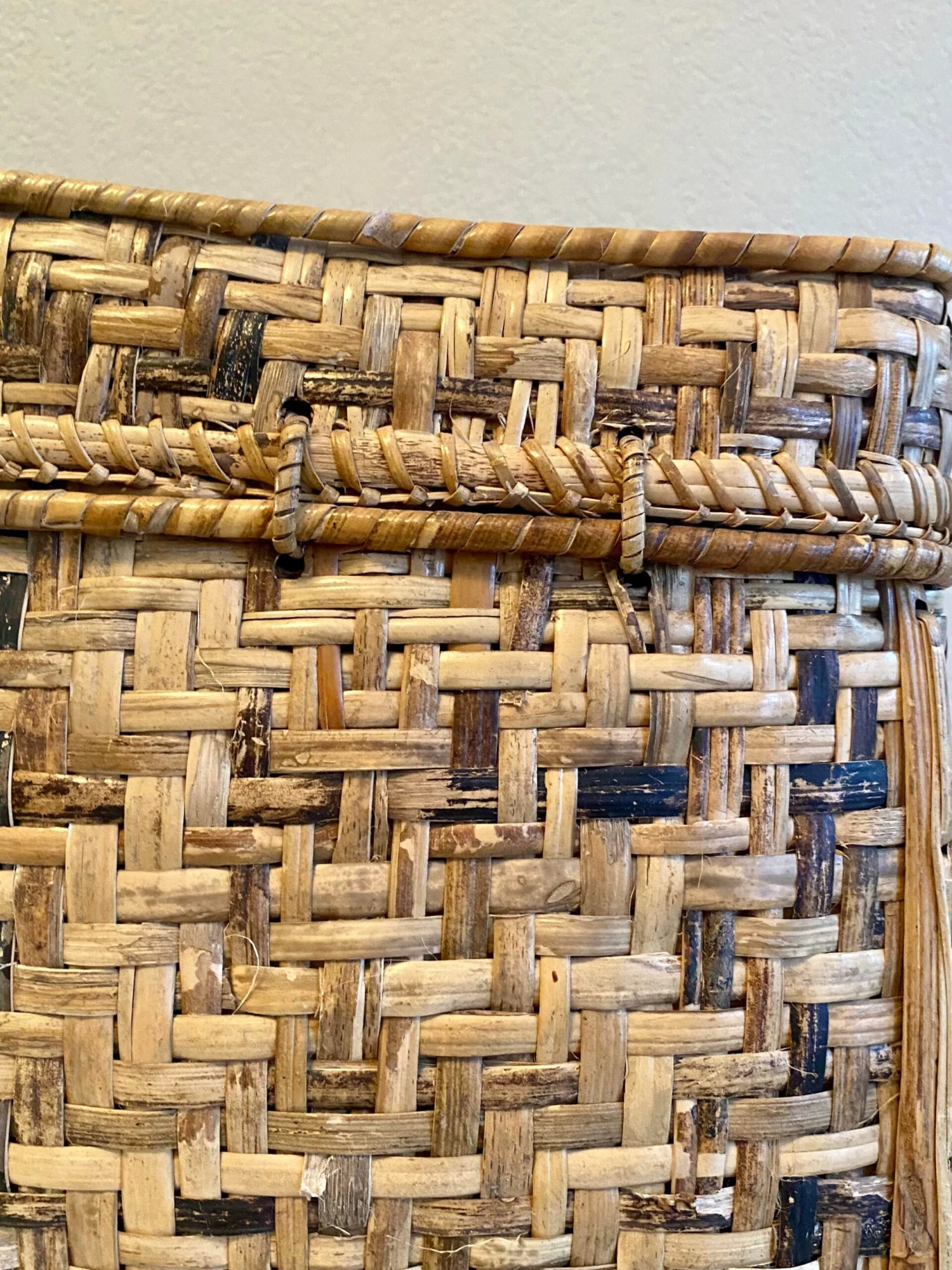 Vintage Bamboo Rattan Footed Large Lidded Basket 6 Vintage Bamboo Rattan Footed Large Lidded Basket - Image 6