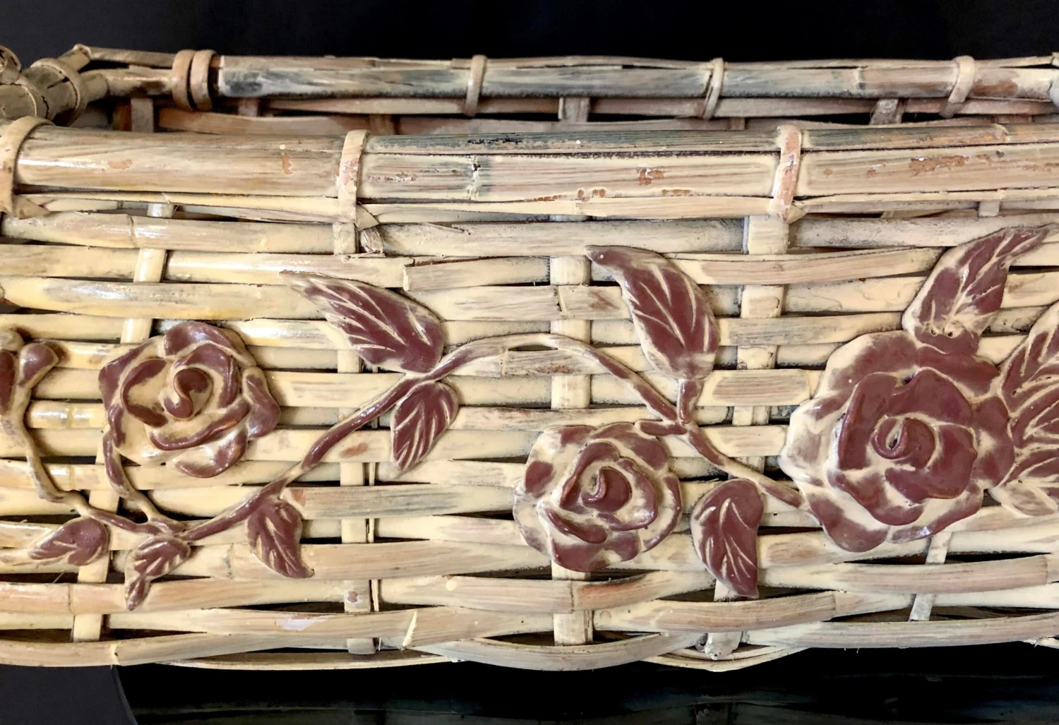 Vintage C1960s Large Whitewashed Graduated Oblong Gathering Basket With Handle And Floral Appliques 3 Vintage C1960s Large Whitewashed Graduated Oblong Gathering Basket With Handle And Floral Appliques - Image 3