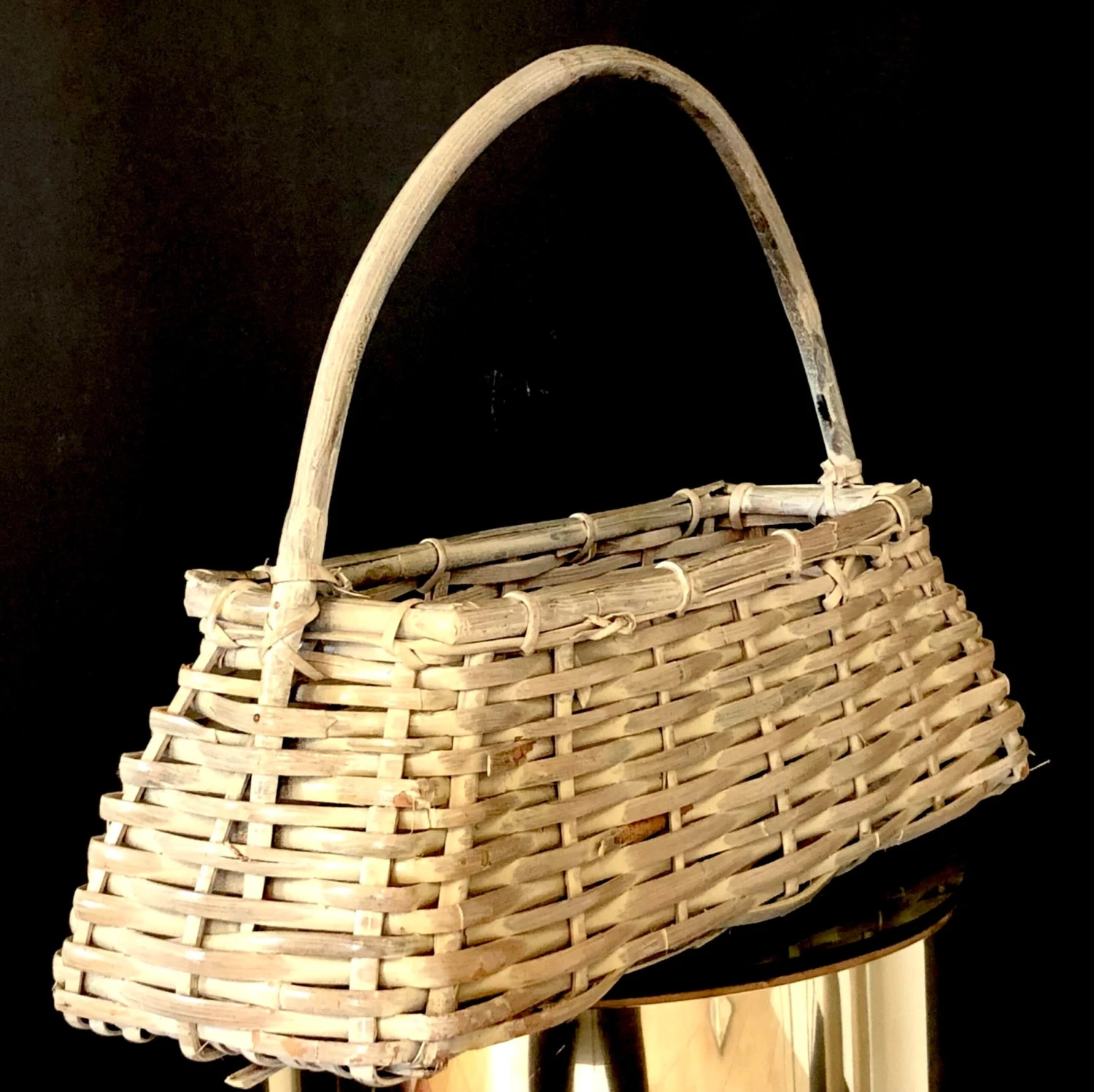 Vintage C1960s Large Whitewashed Graduated Oblong Gathering Basket With Handle And Floral Appliques 7 Vintage C1960s Large Whitewashed Graduated Oblong Gathering Basket With Handle And Floral Appliques - Image 7