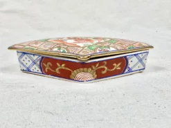 Vintage Chinoiserie Fan Shaped Box 12 Vintage Chinoiserie Fan Shaped Box -Chairish Shop vintage chinoiserie fan shaped box 0338 scaled