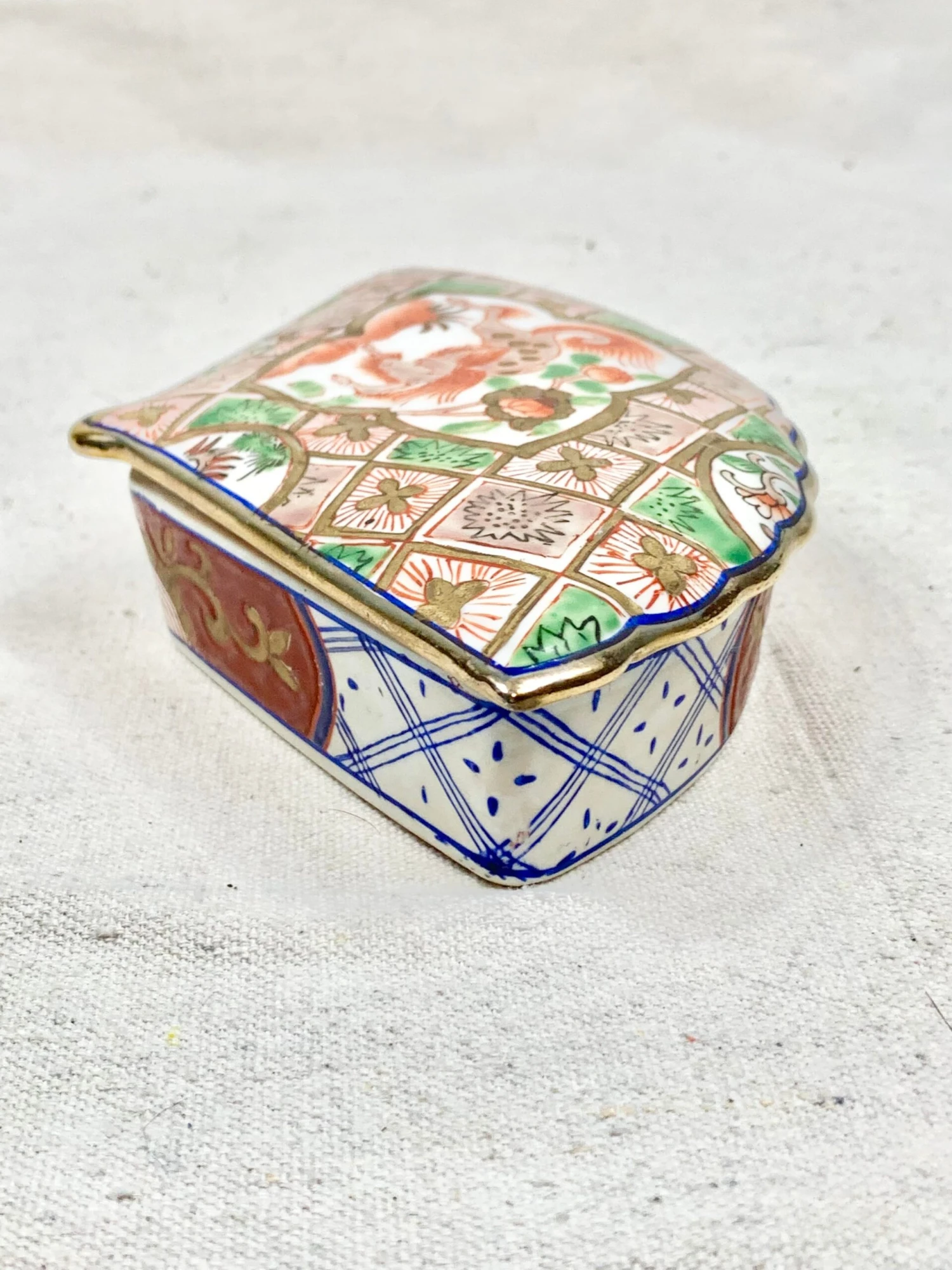 Vintage Chinoiserie Fan Shaped Box 6 Vintage Chinoiserie Fan Shaped Box - Image 6