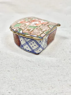 Vintage Chinoiserie Fan Shaped Box 13 Vintage Chinoiserie Fan Shaped Box -Chairish Shop vintage chinoiserie fan shaped box 9159 scaled