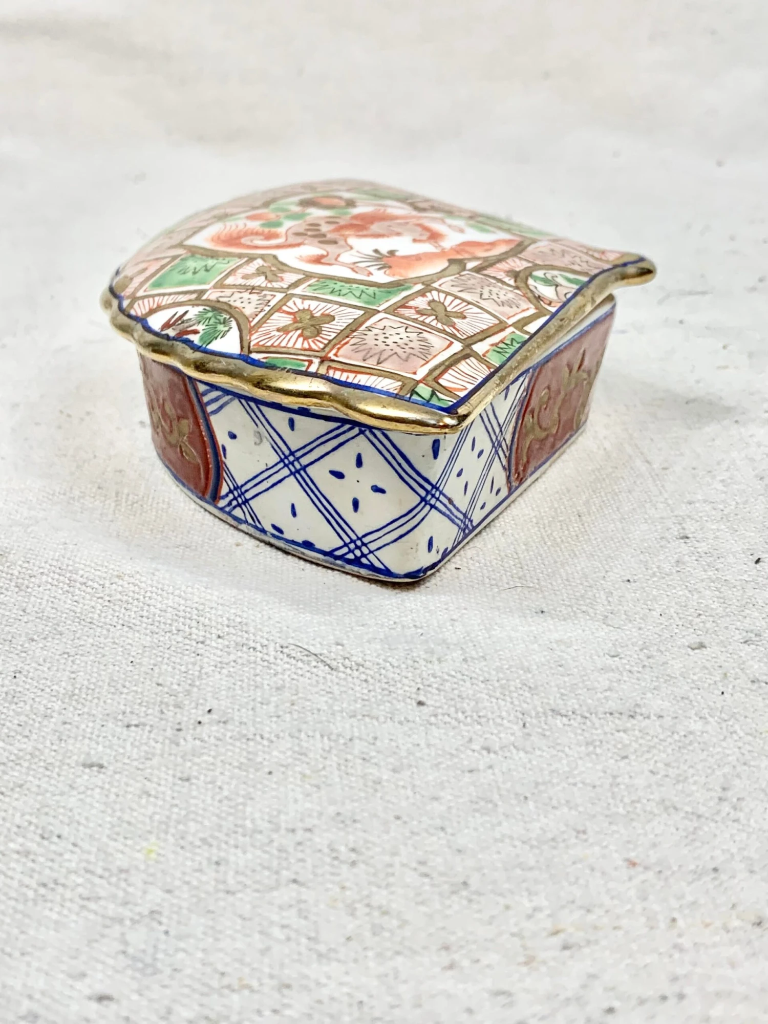 Vintage Chinoiserie Fan Shaped Box 4 Vintage Chinoiserie Fan Shaped Box - Image 4