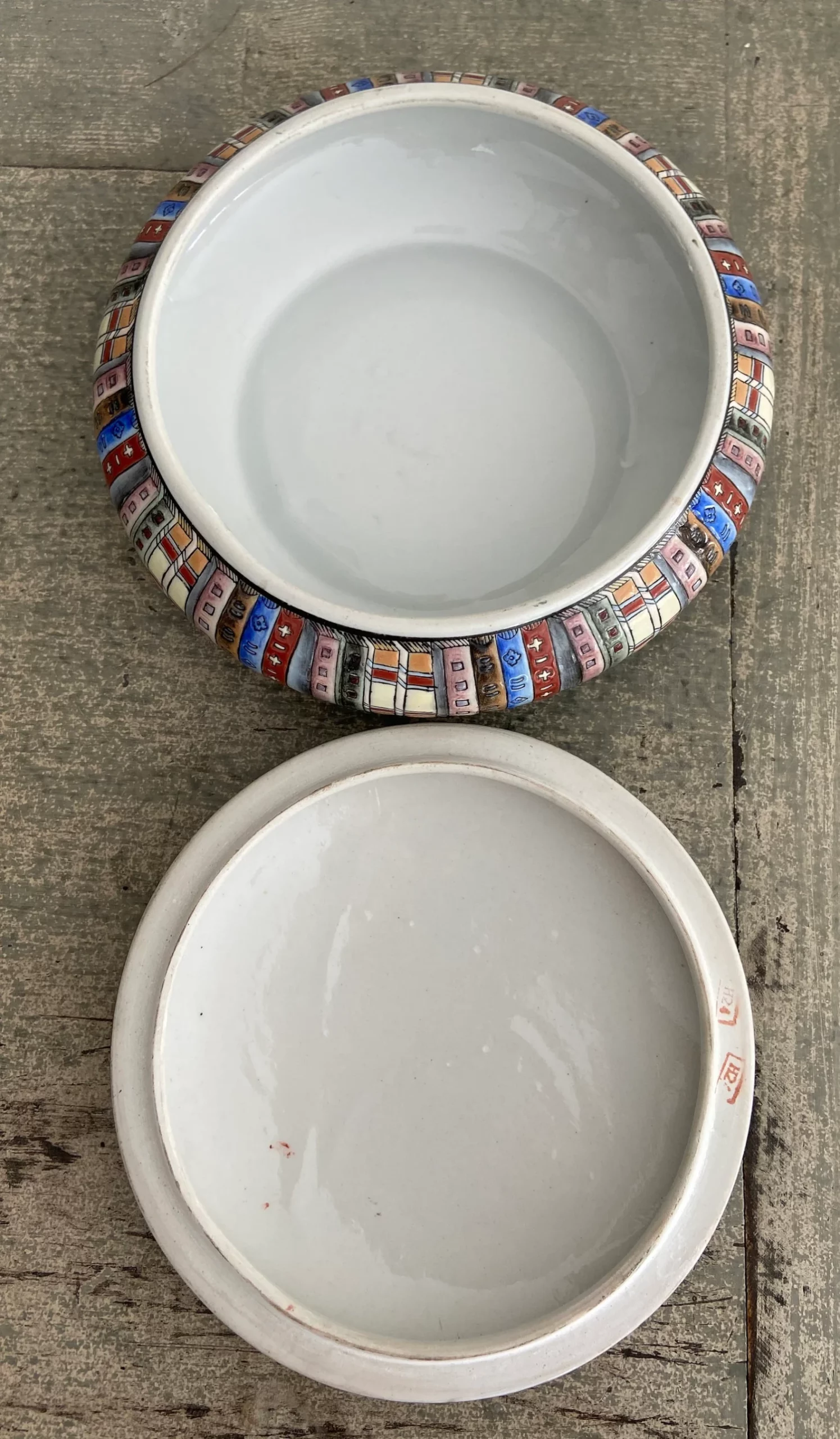 Vintage Chinoiserie Porcelain Covered Trinket Box 5 Vintage Chinoiserie Porcelain Covered Trinket Box - Image 5