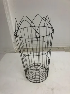 Vintage Country Wire Laundry Basket -Chairish Shop vintage country wire laundry basket 0599