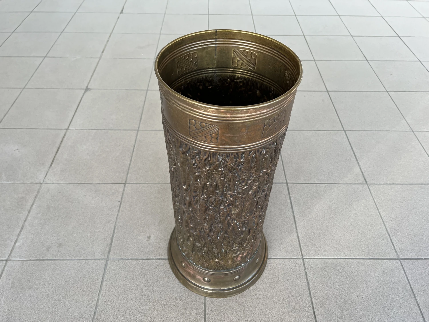 Vintage Embossed Copper Brass Umbrella Stand/Stick Holder 5 Vintage Embossed Copper Brass Umbrella Stand/Stick Holder - Image 5