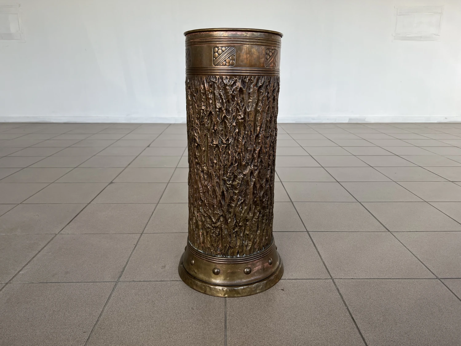 Vintage Embossed Copper Brass Umbrella Stand/Stick Holder 4 Vintage Embossed Copper Brass Umbrella Stand/Stick Holder - Image 4