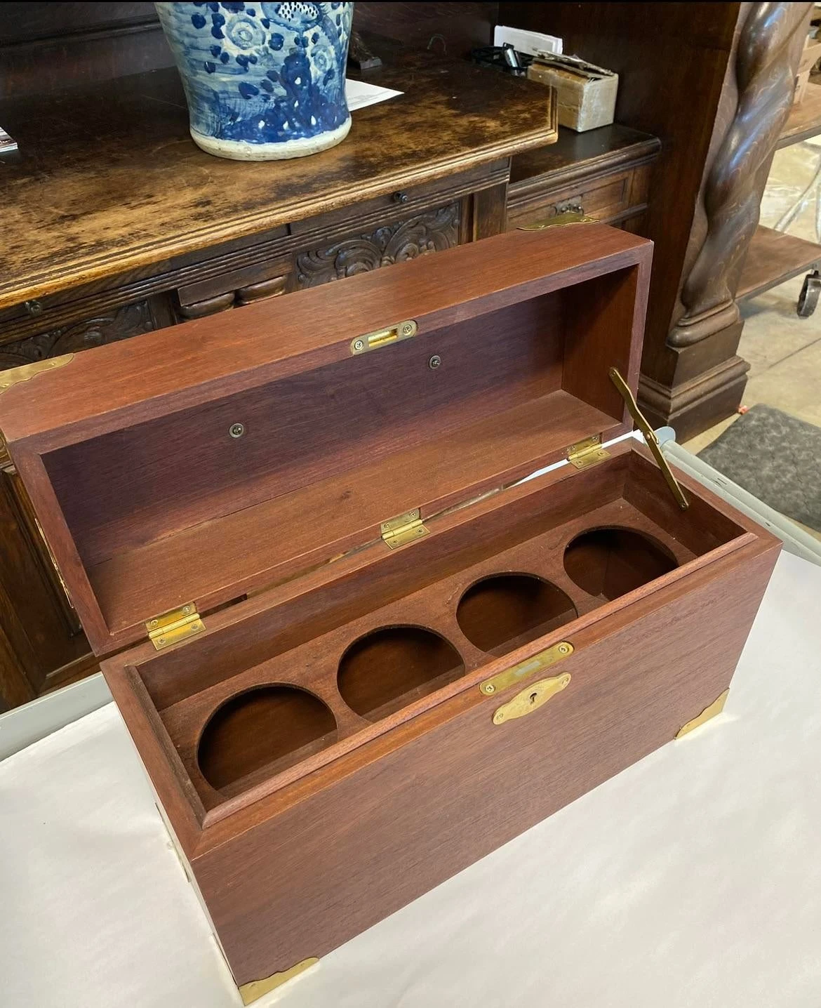 Vintage English Style Brass Bound Walnut Wine Bottle Decanter Box 9 Vintage English Style Brass Bound Walnut Wine Bottle Decanter Box - Image 9