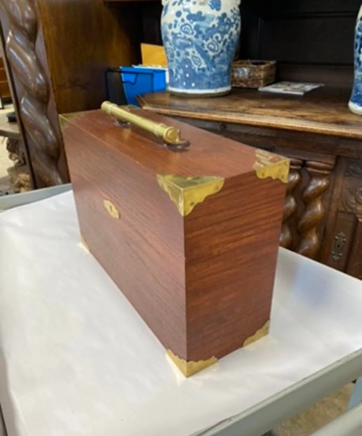 Vintage English Style Brass Bound Walnut Wine Bottle Decanter Box 6 Vintage English Style Brass Bound Walnut Wine Bottle Decanter Box - Image 6