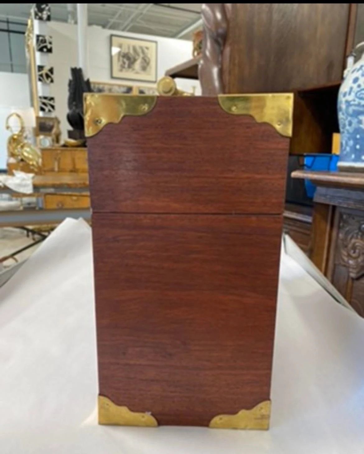 Vintage English Style Brass Bound Walnut Wine Bottle Decanter Box 7 Vintage English Style Brass Bound Walnut Wine Bottle Decanter Box - Image 7