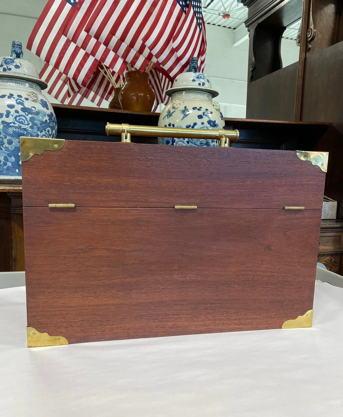 Vintage English Style Brass Bound Walnut Wine Bottle Decanter Box 8 Vintage English Style Brass Bound Walnut Wine Bottle Decanter Box - Image 8