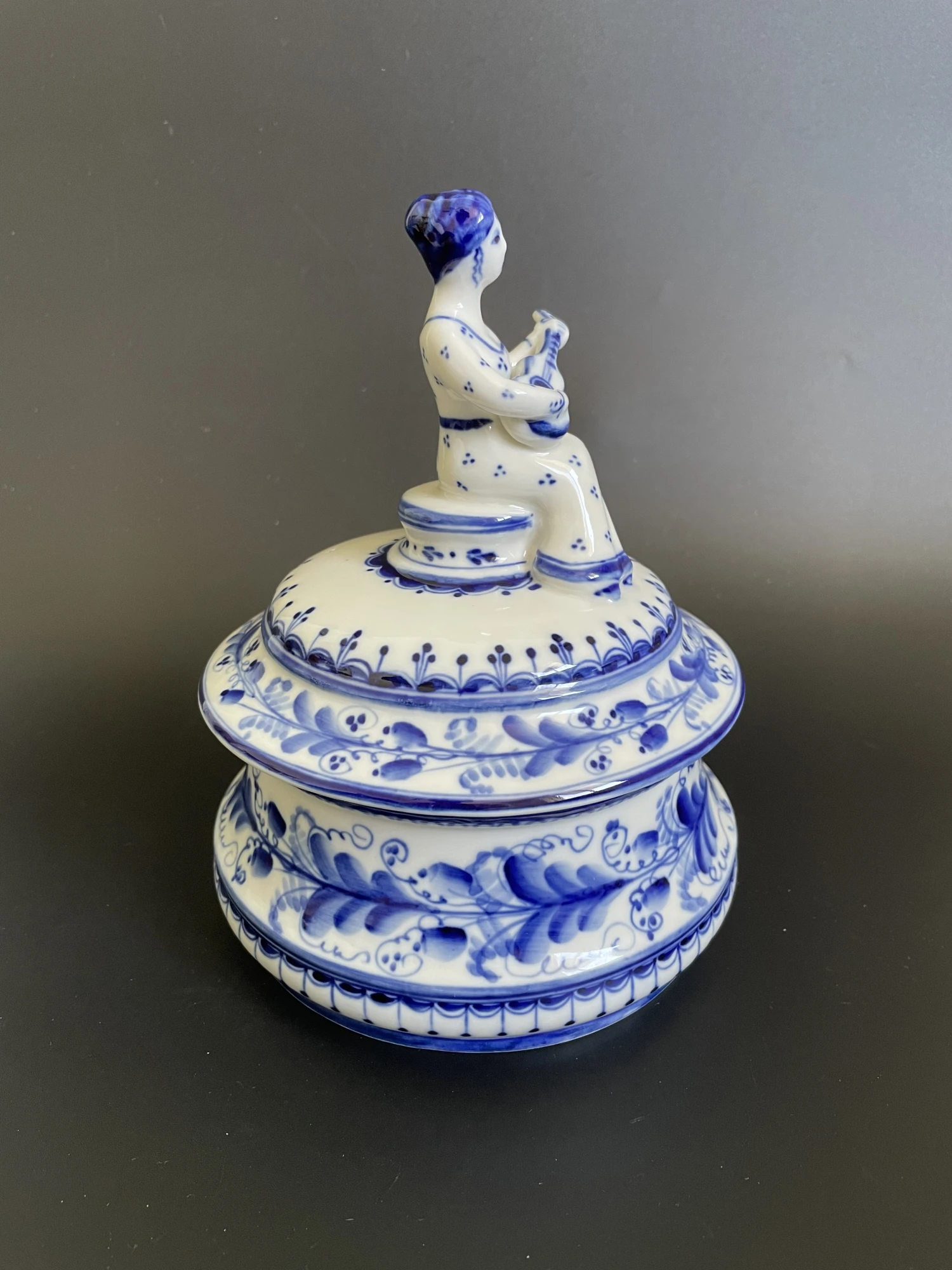 Vintage Gzhel Porcelain Lidded Trinket Box With Woman Play Guitar Finial 2 Vintage Gzhel Porcelain Lidded Trinket Box With Woman Play Guitar Finial - Image 2