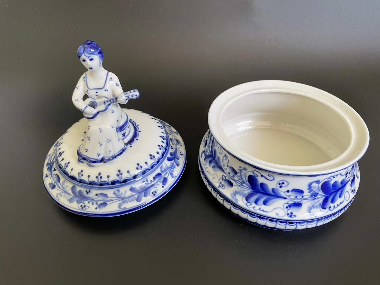 Vintage Gzhel Porcelain Lidded Trinket Box With Woman Play Guitar Finial 7 Vintage Gzhel Porcelain Lidded Trinket Box With Woman Play Guitar Finial - Image 7
