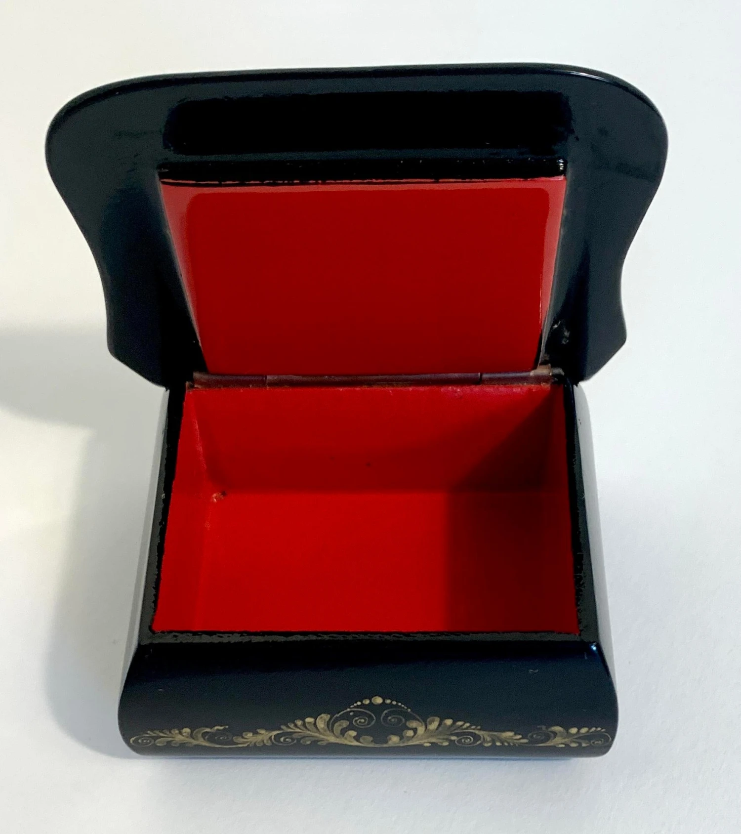 Vintage Hand Painted Russian Lacquer Box, Signed 5 Vintage Hand Painted Russian Lacquer Box, Signed - Image 5