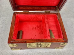 Vintage Jewelry Box With Brass And Stone Accents 18 Vintage Jewelry Box With Brass And Stone Accents -Chairish Shop vintage jewelry box with brass and stone accents 3843 scaled