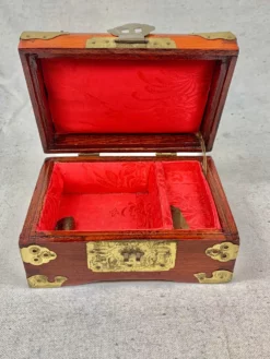 Vintage Jewelry Box With Brass And Stone Accents 17 Vintage Jewelry Box With Brass And Stone Accents -Chairish Shop vintage jewelry box with brass and stone accents 6518 scaled