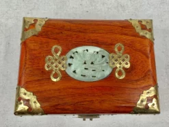 Vintage Jewelry Box With Brass And Stone Accents 15 Vintage Jewelry Box With Brass And Stone Accents -Chairish Shop vintage jewelry box with brass and stone accents 8831 scaled