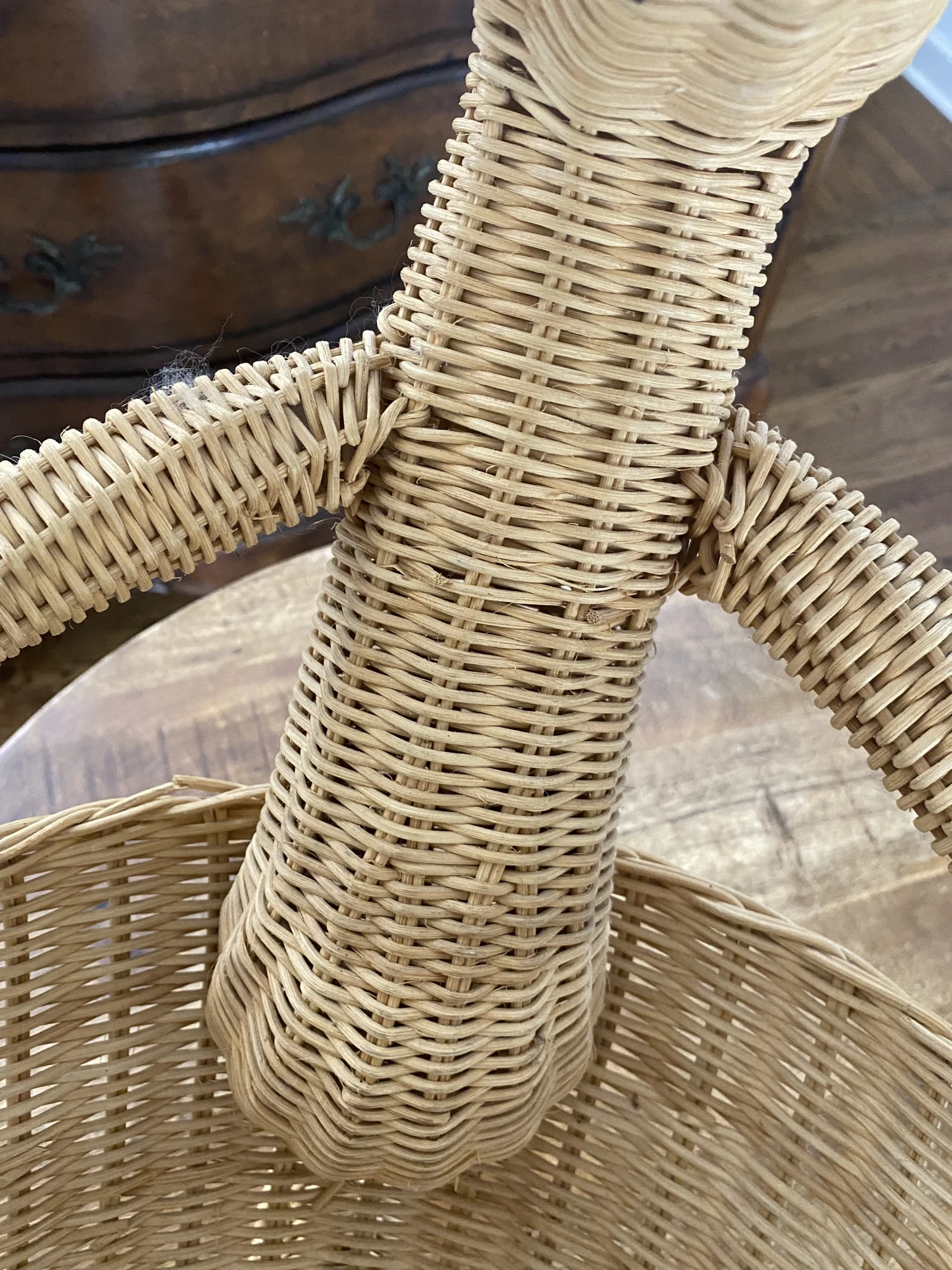 Vintage Mid Century Kangaroo Wicker Basket 8 Vintage Mid Century Kangaroo Wicker Basket - Image 8