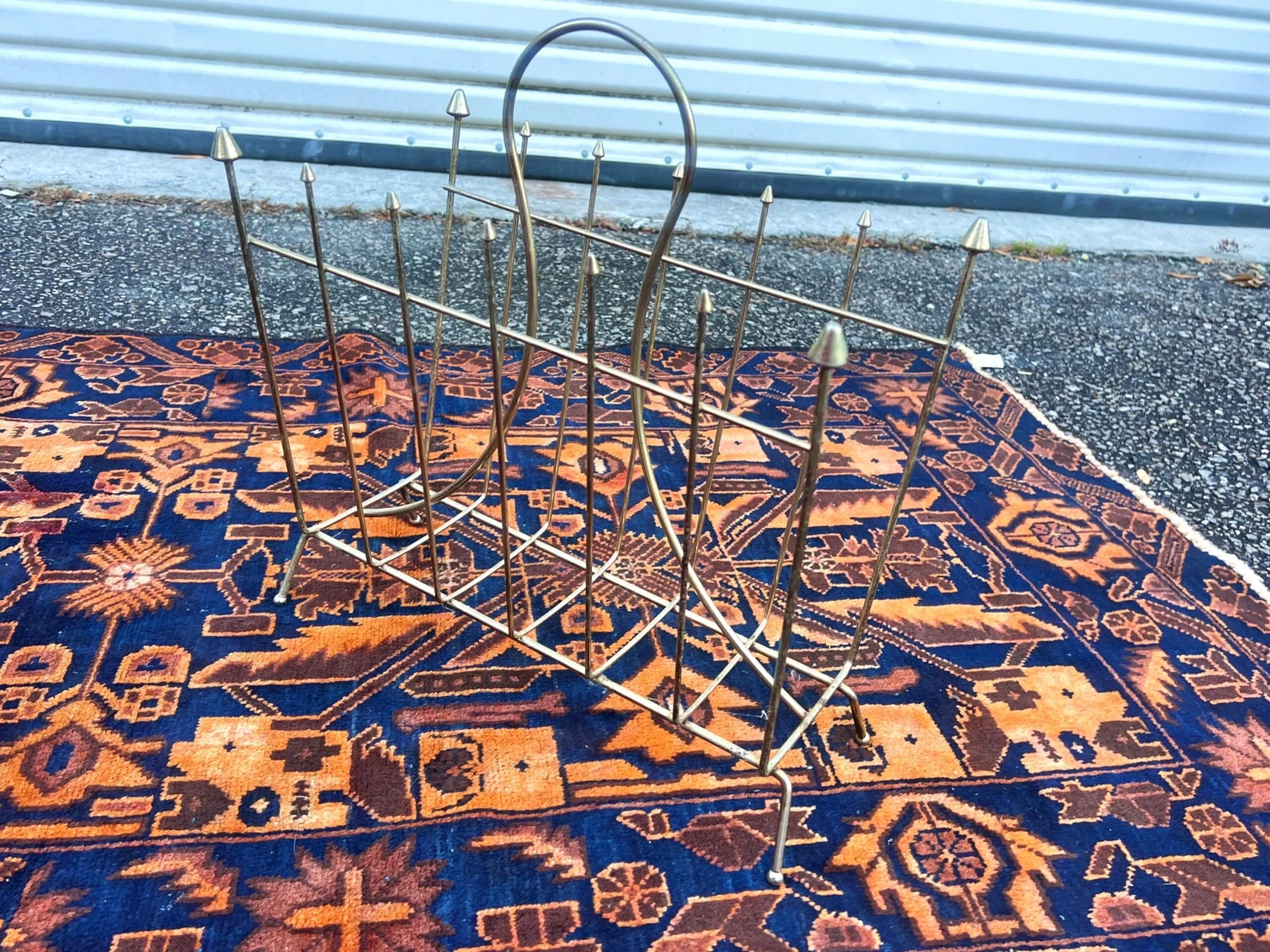 Vintage Mid Century Modern Atomic Era Metal Wire Gold Magazine Rack Stand 4 Vintage Mid Century Modern Atomic Era Metal Wire Gold Magazine Rack Stand - Image 4