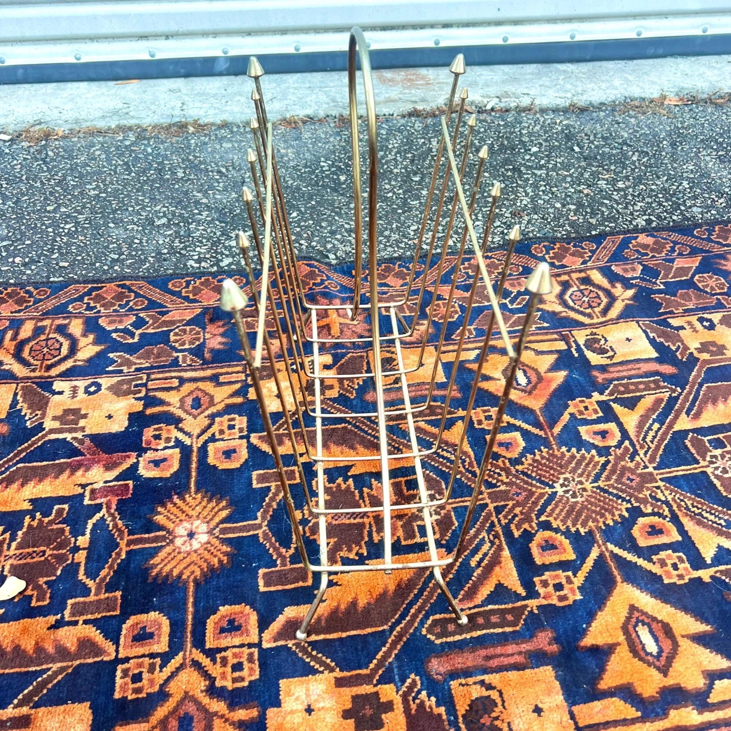 Vintage Mid Century Modern Atomic Era Metal Wire Gold Magazine Rack Stand 5 Vintage Mid Century Modern Atomic Era Metal Wire Gold Magazine Rack Stand - Image 5