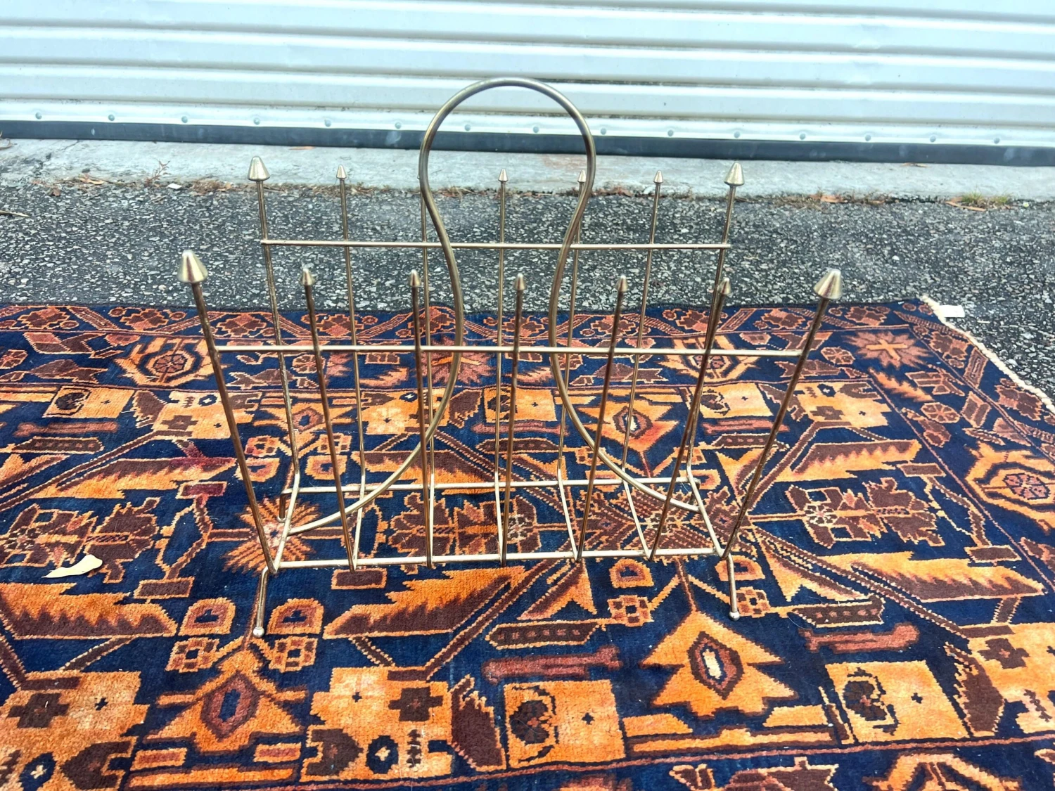 Vintage Mid Century Modern Atomic Era Metal Wire Gold Magazine Rack Stand 3 Vintage Mid Century Modern Atomic Era Metal Wire Gold Magazine Rack Stand - Image 3