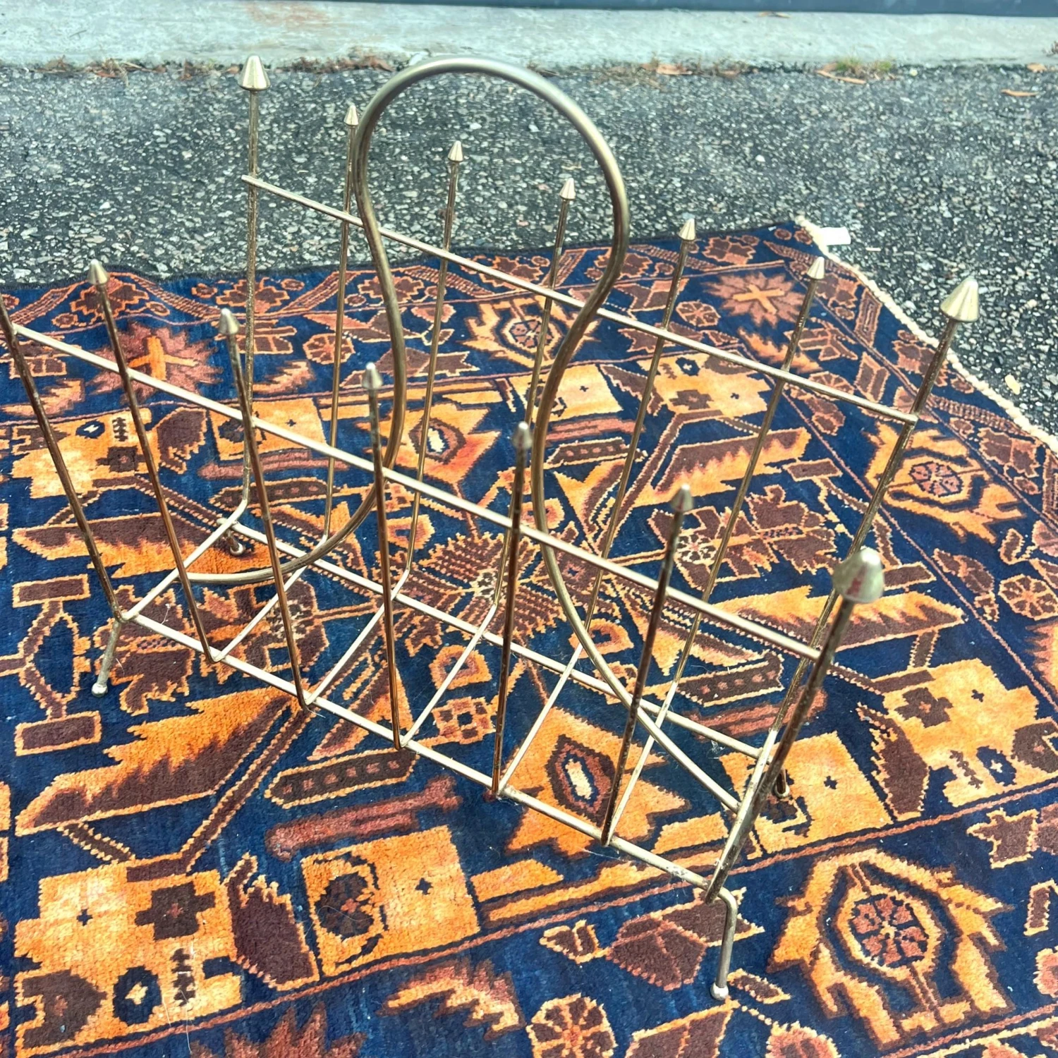 Vintage Mid Century Modern Atomic Era Metal Wire Gold Magazine Rack Stand 2 Vintage Mid Century Modern Atomic Era Metal Wire Gold Magazine Rack Stand - Image 2