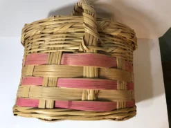 Vintage Oval Wicker Basket With Lid And Handle - Made In Mexico -Chairish Shop vintage oval wicker basket with lid and handle made in mexico 0493 scaled