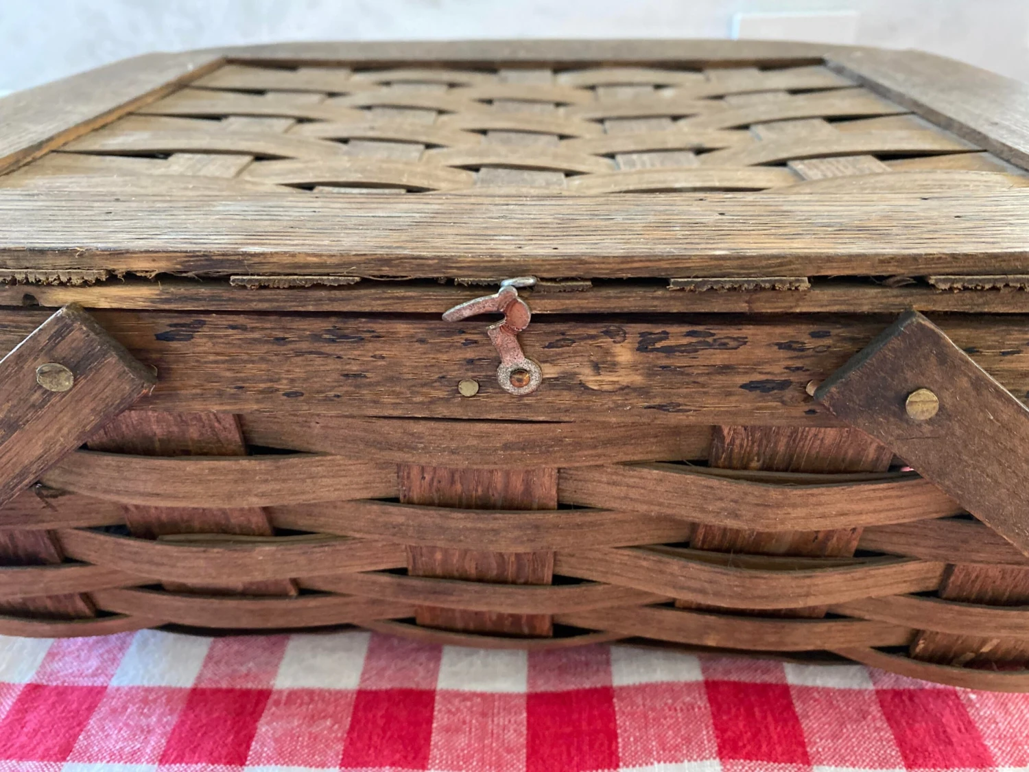 Vintage Peterboro Woven Wood Flip-Top Picnic Basket 3 Vintage Peterboro Woven Wood Flip-Top Picnic Basket - Image 3