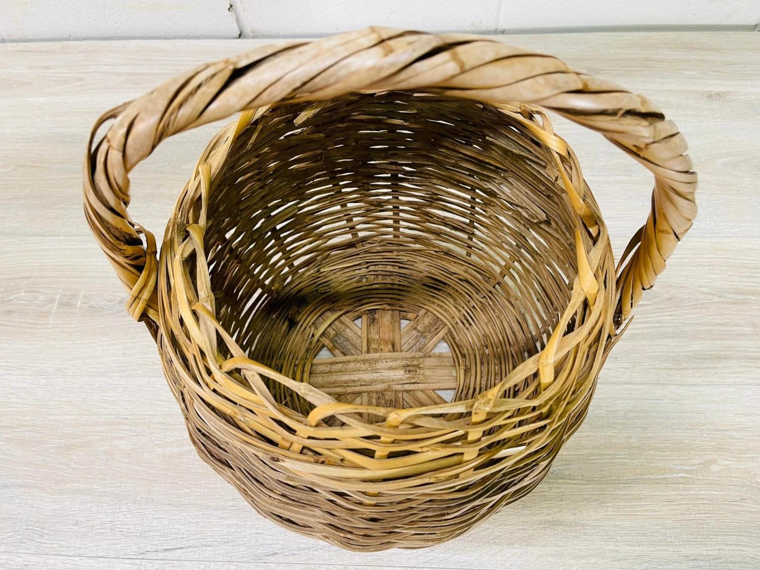 Vintage Round Covered Wicker Basket With Handles 9 Vintage Round Covered Wicker Basket With Handles - Image 9