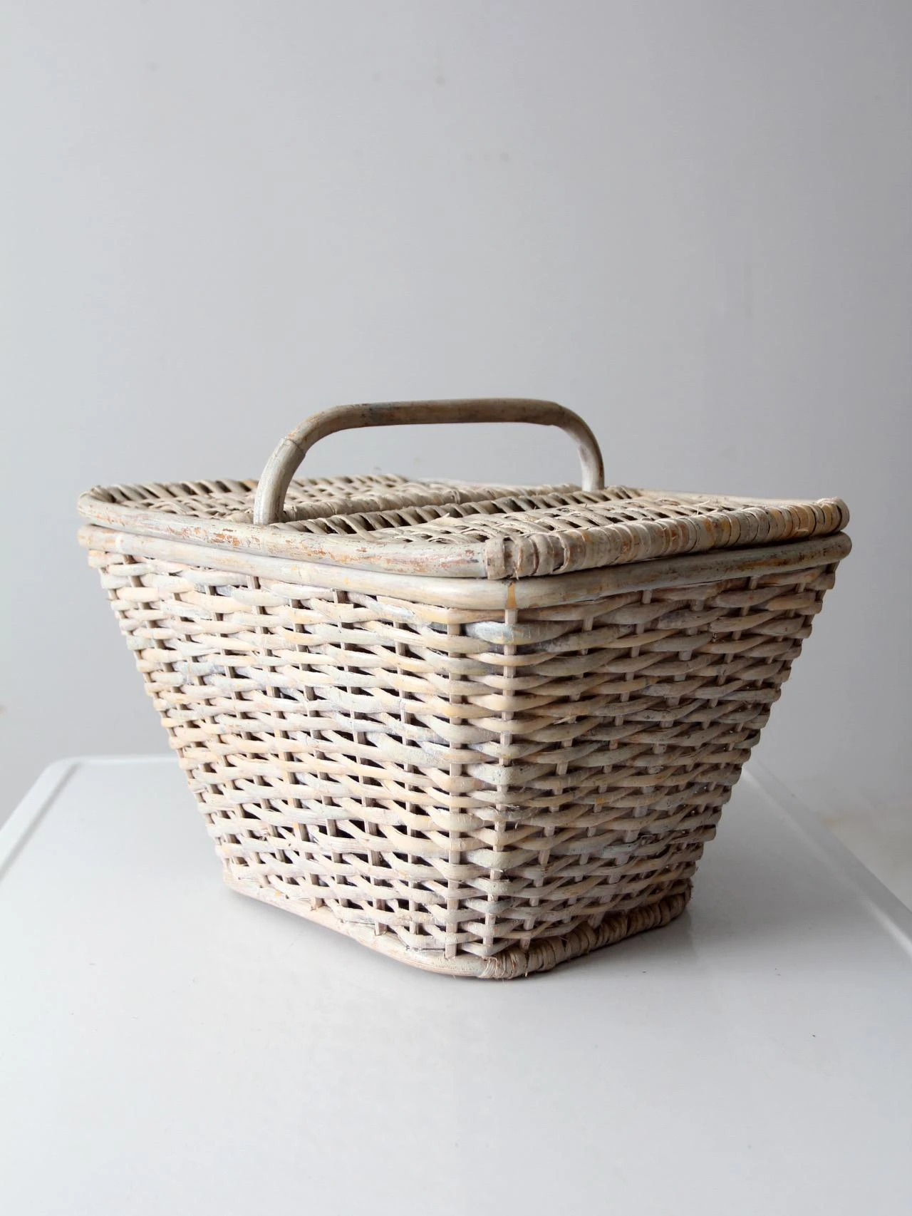 Vintage White Wicker Basket 2 Vintage White Wicker Basket - Image 2