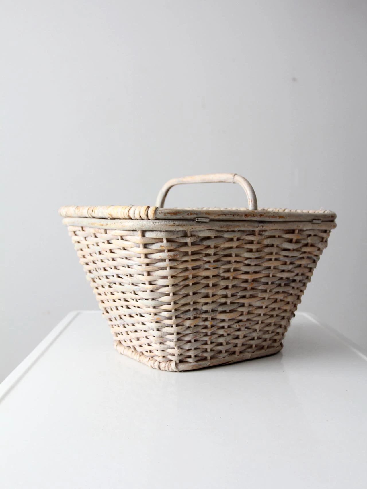 Vintage White Wicker Basket 5 Vintage White Wicker Basket - Image 5