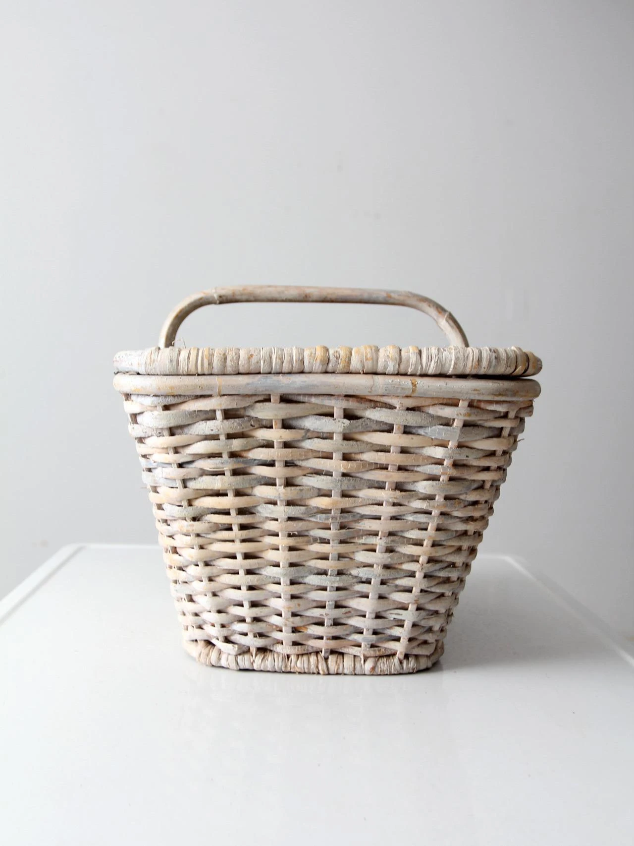 Vintage White Wicker Basket 7 Vintage White Wicker Basket - Image 7