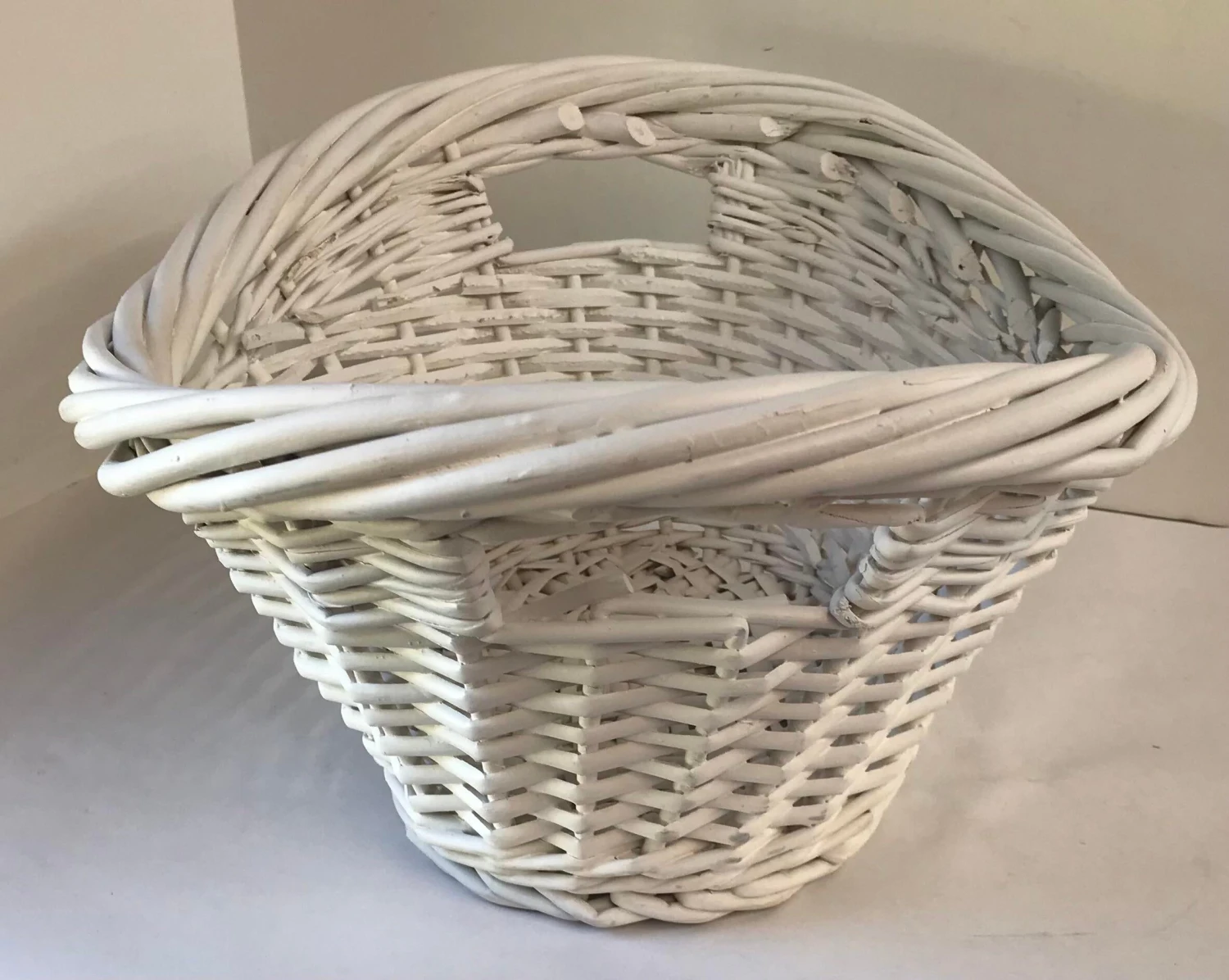 Vintage White Wicker Handled Basket 2 Vintage White Wicker Handled Basket - Image 2