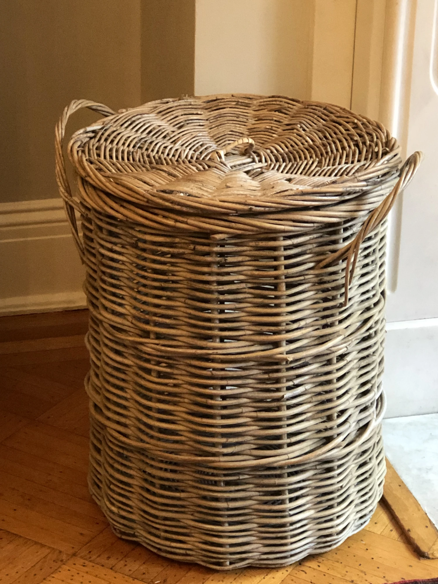 Vintage Wicker Storage Basket With Lid 10 Vintage Wicker Storage Basket With Lid - Image 10