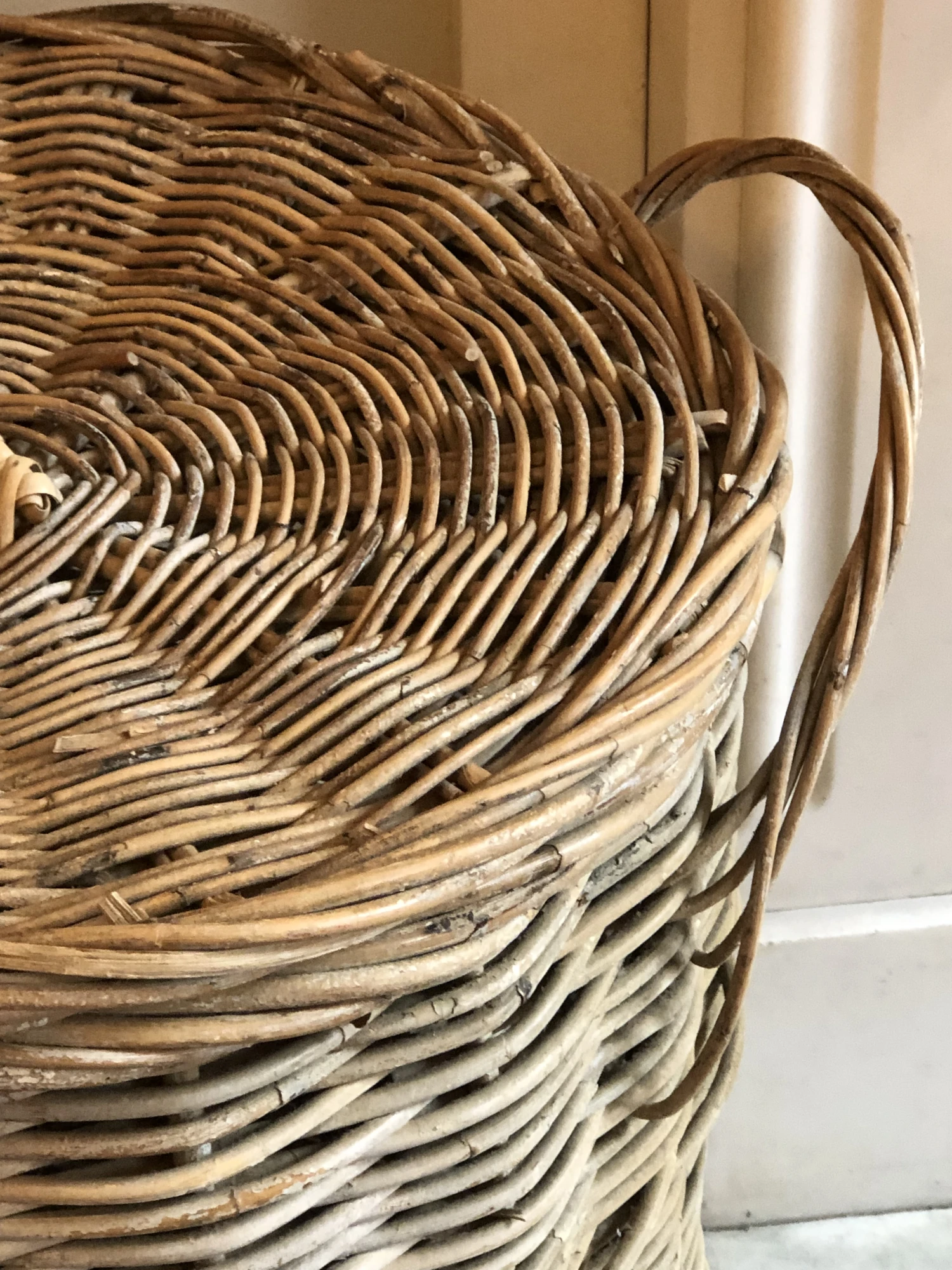 Vintage Wicker Storage Basket With Lid 3 Vintage Wicker Storage Basket With Lid - Image 3