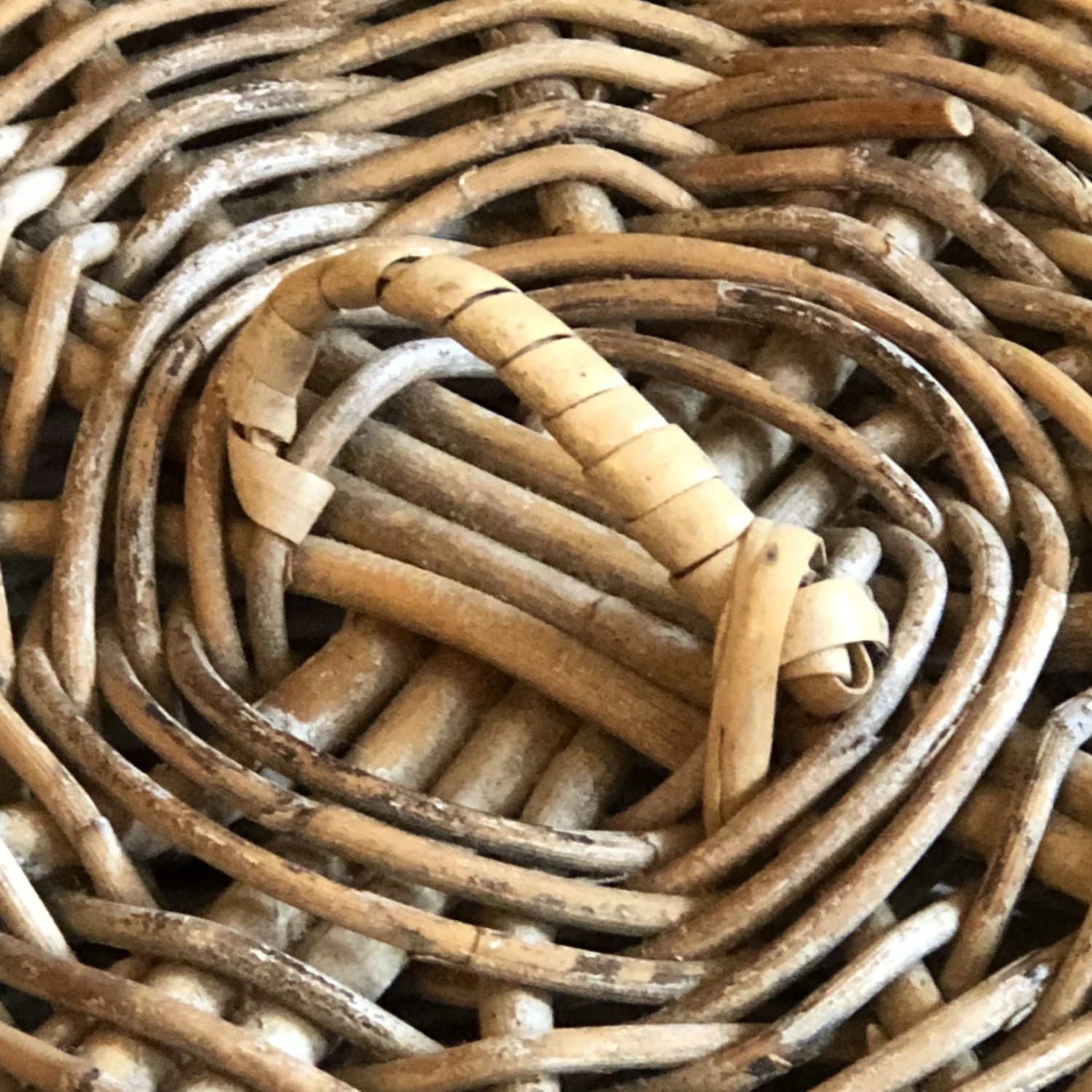 Vintage Wicker Storage Basket With Lid 4 Vintage Wicker Storage Basket With Lid - Image 4