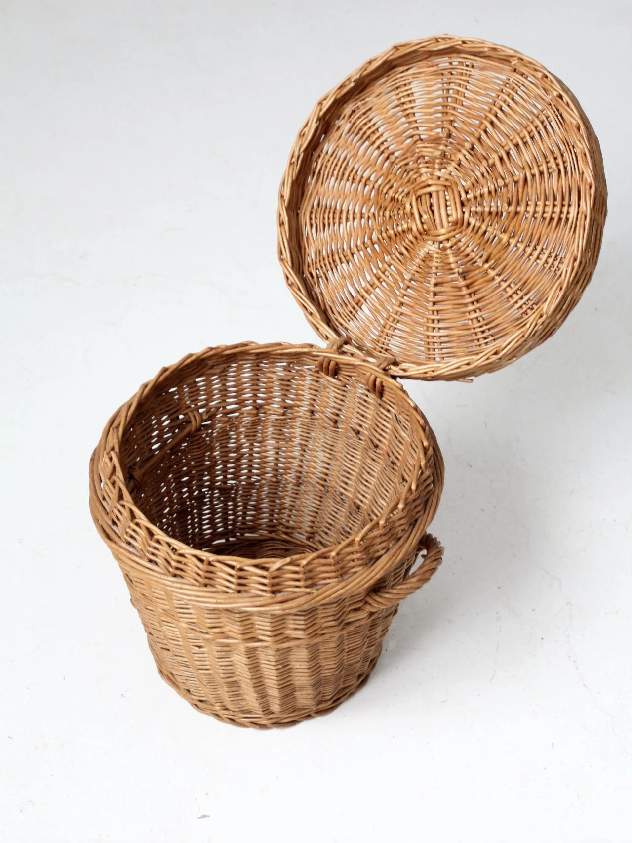 Vintage Woven Basket With Lid 10 Vintage Woven Basket With Lid - Image 10
