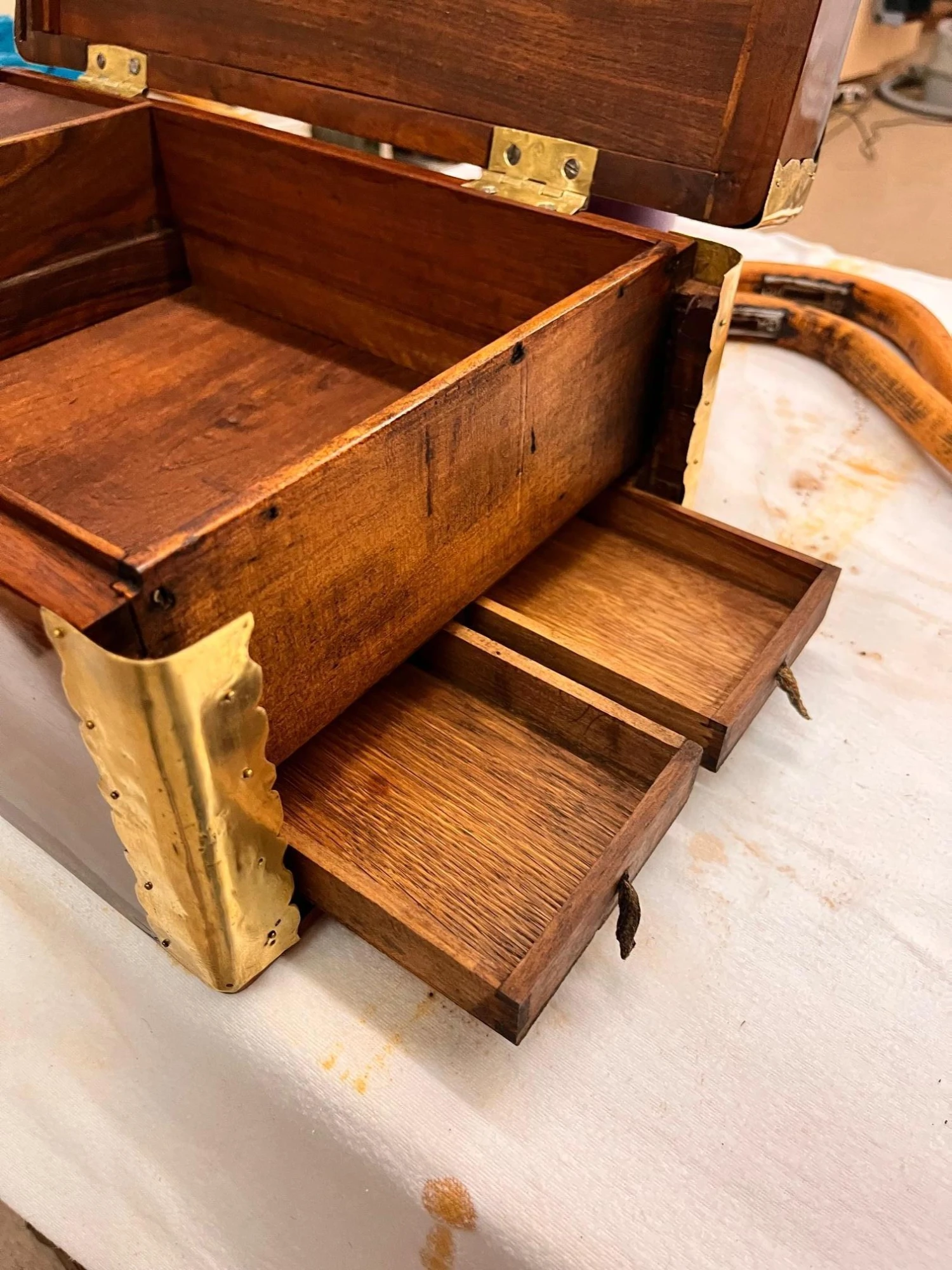 Walnut & Brass Travel Box, 1790s 8 Walnut & Brass Travel Box, 1790s - Image 8